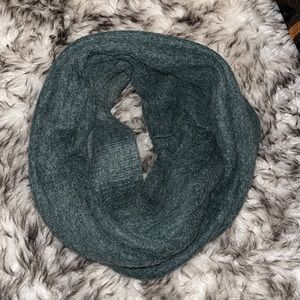Madison88 Plush Raschel Scarf